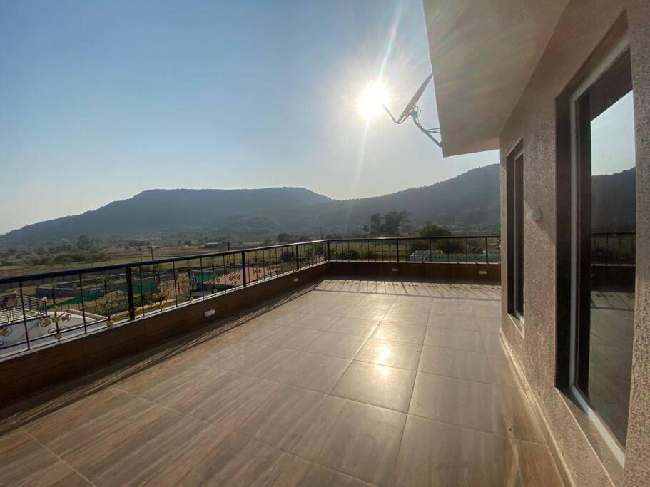 Mount Resorts Lonavala 5 Bhk Luxurious Villa With Private Pool And Full Size Cricket Football Turf Exterior photo
